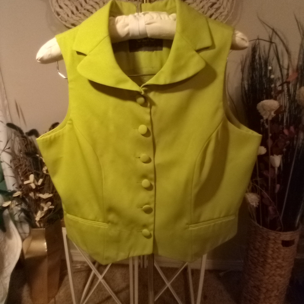 Clio Women's Lime Green Sleeveless Jacket